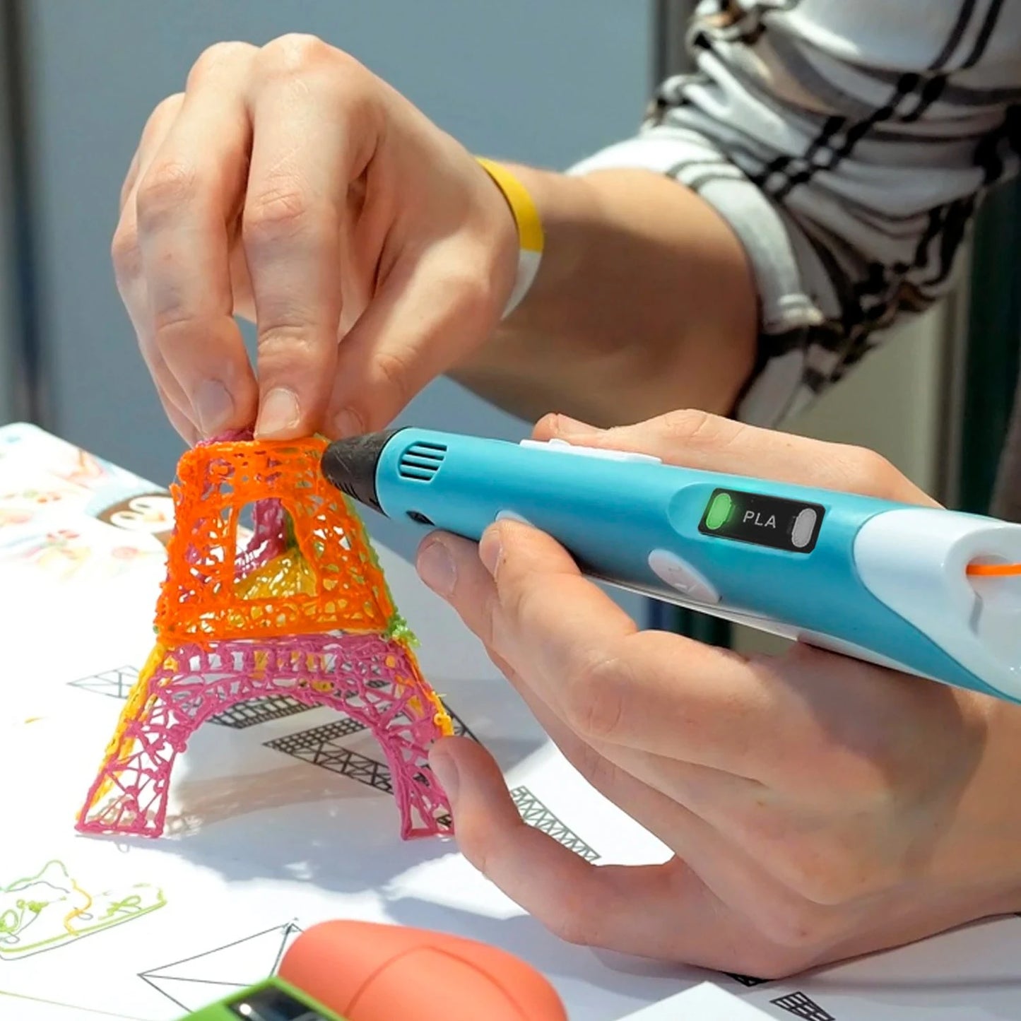 LÁPIZ INFANTIL ELÉCTRICO DE IMPRESIÓN 3D + 5 FILAMENTOS DE COLORES